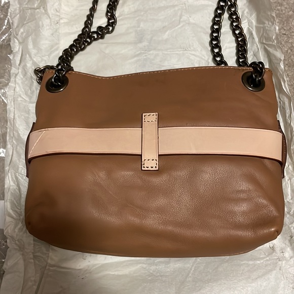 NWT Ann Taylor, small Crossbody bag. Zip top with inside pockets, chain strap - Picture 4 of 10